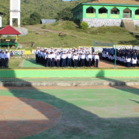 Keren..,  Siswa MTs dan MA PonPes Yasrib Lapajung Berbahasa Inggris Saat Upacara