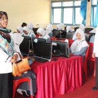 Jajaran Kementerian Agama Monitoring UASBN Mapel PAI di SMAN 1 Soppeng