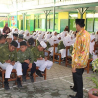 Gelar Bimbingan Tahsin Quran, Kepala Kemenag Harap MTs DDI Pattojo Lahirkan Generasi Qur'ani