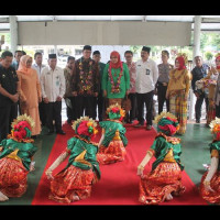 Buka Rakerwil di Makassar, Menteri Agama disambut Tari Padduppa