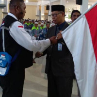 Mengawali Pemeberangkatan Gelombang II, DR. Kaswad Sartono Lepas Kloter 17