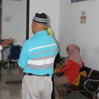 Kepala Kantor Kemenag Toraja Utara Dampingi CJH Jalani Pemeriksaan Kesehatan