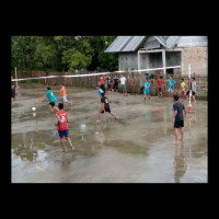 Persiapan PORSENI, Santri PP. Nurul Falah Latihan Futsal di Tengah Guyuran Hujan