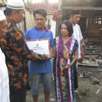 Tim Kemenag Peduli Salurkan Bantuan Korban Kebakaran