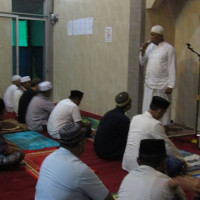 Kemenag Kabupaten Bone Gelar Shalat Tarwi Di Musholla