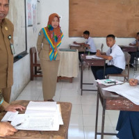 Kakan Kemenag Bone Pantau USBN PAI Di Tingkat SMP