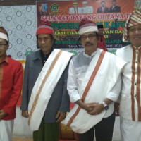 Penyambutan Kafilah Makassar, Kakankemenag Dihadiahi Passapu' dan Sarung Khas Toraja