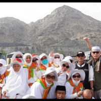 JAMAAH HAJI KLOTER 35 KAB.BARRU BERZIARAH KE JABAL TSUR