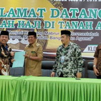 18 Jamaah Haji Kloter 2 Asal Makassar Disambut Kakankemenag