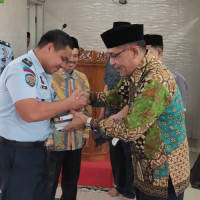 Kakan Kemenag Makassar Serahkan Bantuan Mushaf Alquran