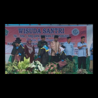 Kembali lagi Ka Kankemenag Kabupaten Gowa lakukan wisuda santri