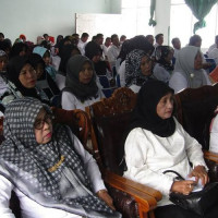 Guru PNS Madrasah Keluarkan Zakat Profesi dan Infaq